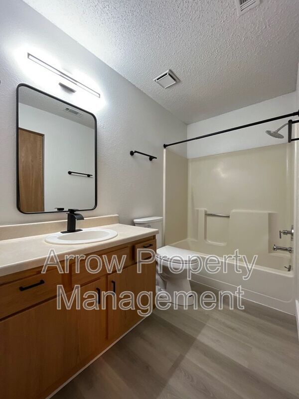 Building Photo - 2330 N 44th St