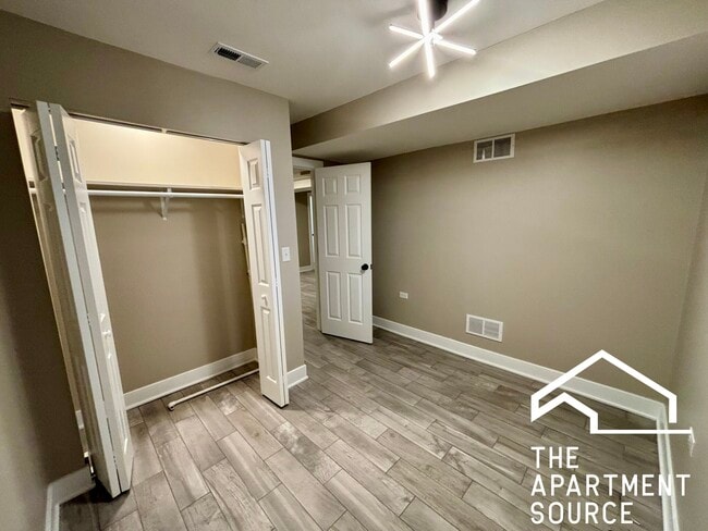 Building Photo - 3301 N Harding Ave