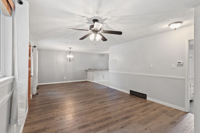 Building Photo - 341 Longfellow Dr