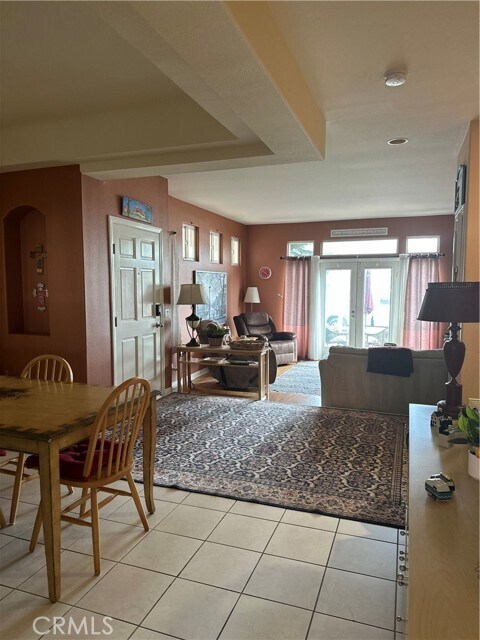 Building Photo - 610 Main St