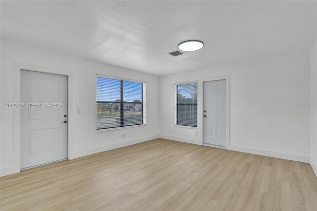 Building Photo - 1960 SW 68th Way