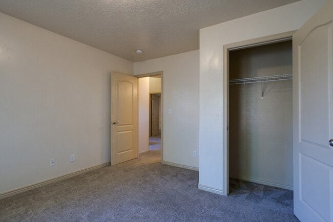 Building Photo - 3 Bedroom Plus Office in The Knolls at Little Valley