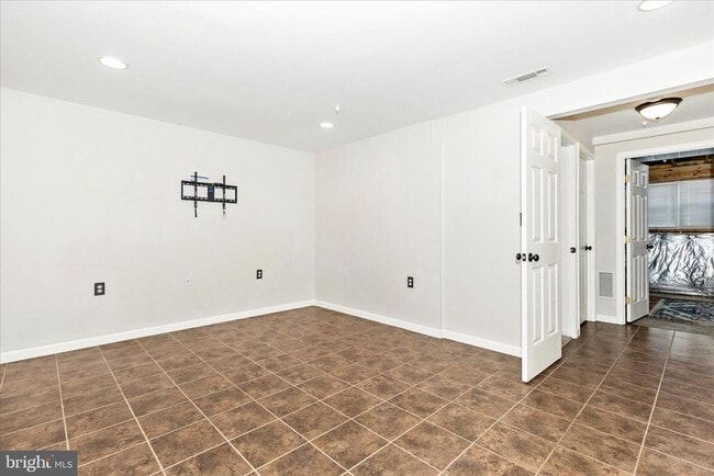 Building Photo - 5621 Queen Anne Ct