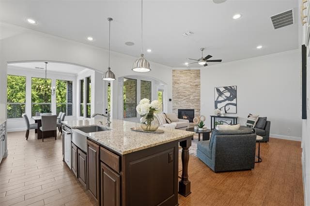 Building Photo - 533 Longshore Dr