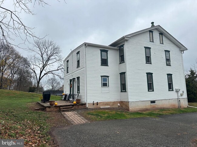 Building Photo - 64 Church Rd