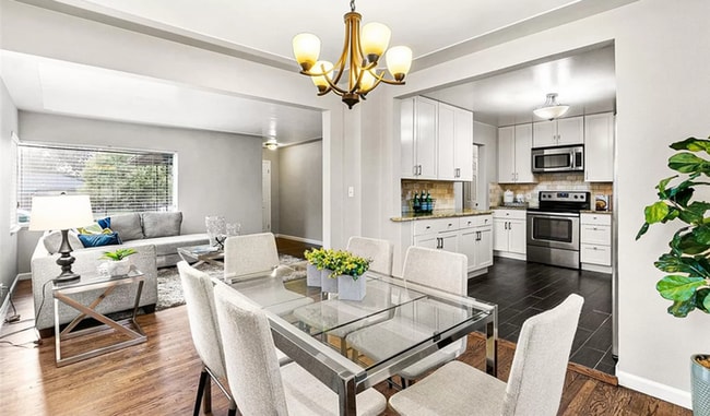 Building Photo - Furnished 3 bedroom 1 bathroom apartment