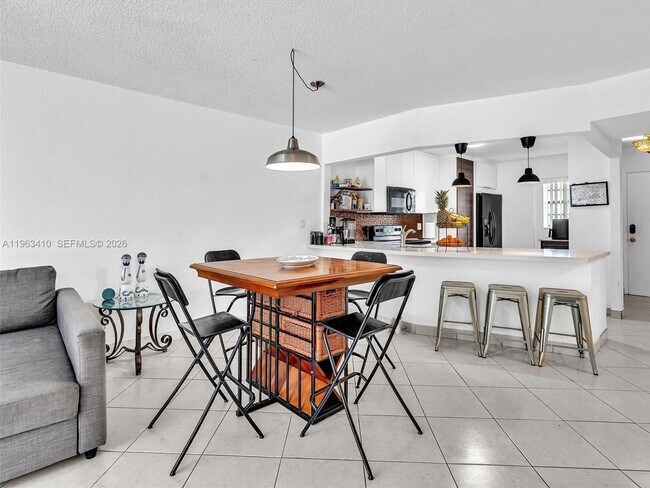 Building Photo - 1770 NE 191st St