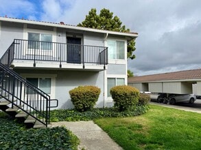 Building Photo - $2,250 / 1 BEDROOM CONDO - PRIME LOCATION!