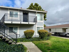 Building Photo - $2,350 / 1 BEDROOM CONDO - PRIME LOCATION!