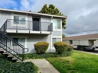 Building Photo - $2,190 / 1 BEDROOM CONDO - PRIME LOCATION! $500 Off 1st Payment!
