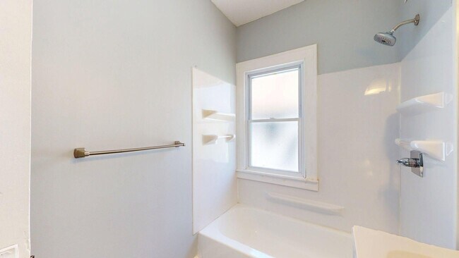 Building Photo - 3633 E 143rd St