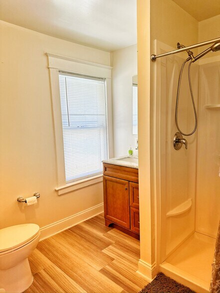 Building Photo - 807 W Vine St