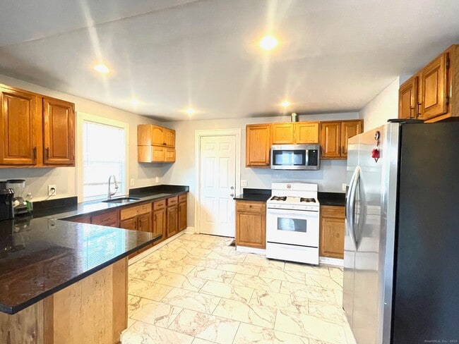 Building Photo - 184 Park St