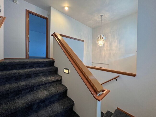 Building Photo - Stunning 4 Bedroom 2.5 Bath with Peek-a-Boo View of Puget Sound