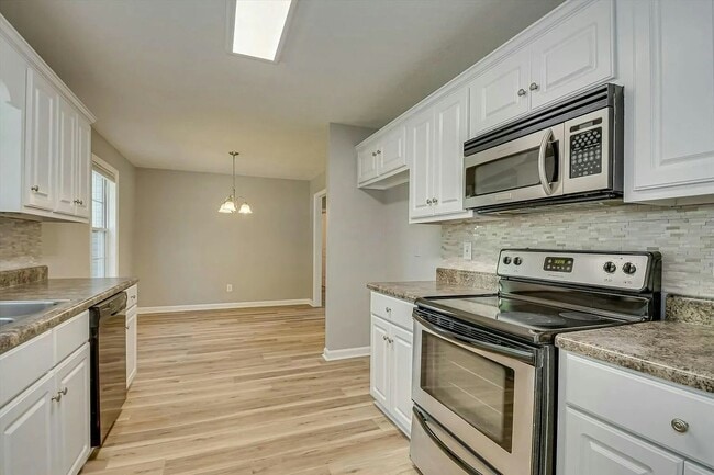 Building Photo - 313 Padrick St