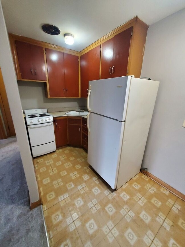 Interior Photo - 3130 S 48th St. - 8 Family
