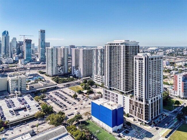 Building Photo - 1600 NE 1st Ave