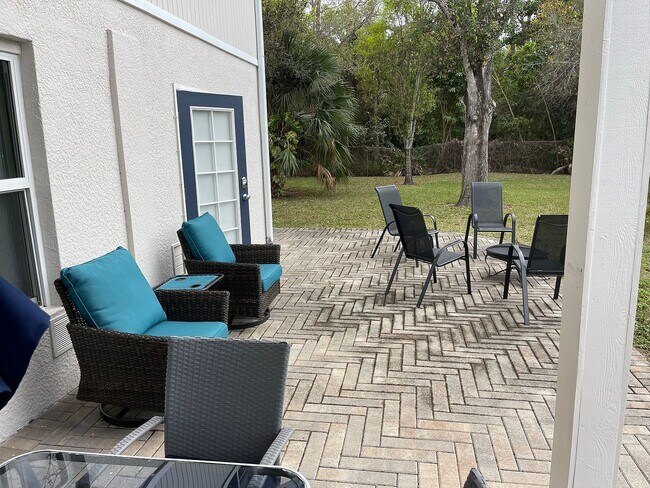 Building Photo - 1337 Center Ln