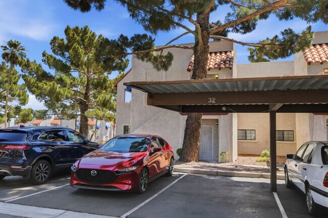 Building Photo - Upgraded 2 bedroom 2 bath upstairs condo 1 WEEK FREE RENT