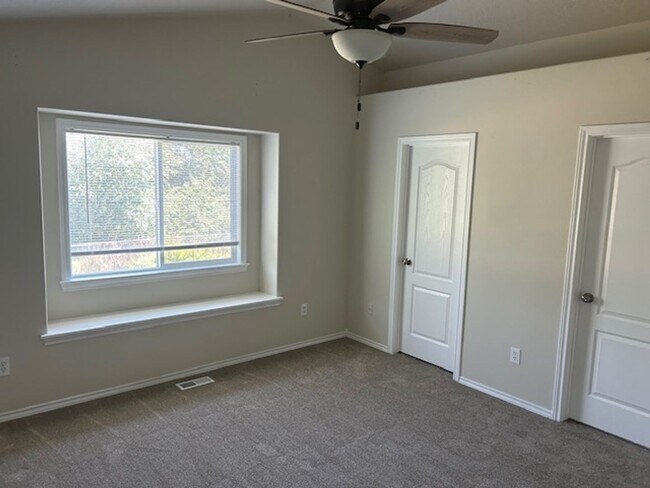 Building Photo - Cute Caldwell Home