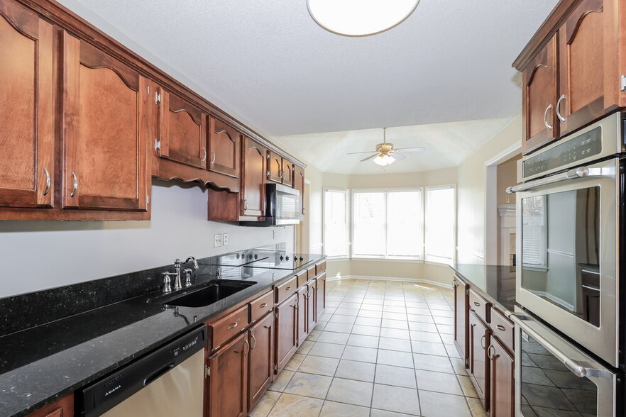 Building Photo - 8893 Wenham Cove E