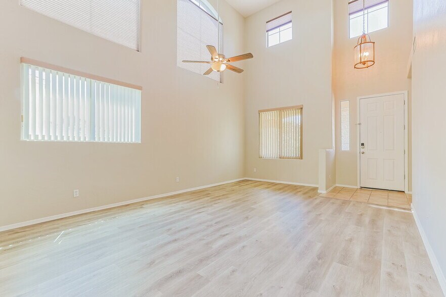 Building Photo - 125 N 22nd Pl