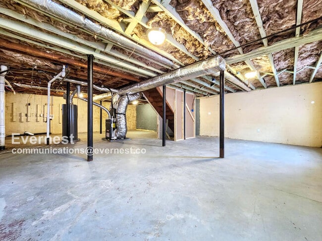 Building Photo - 234 Flora Ave SE
