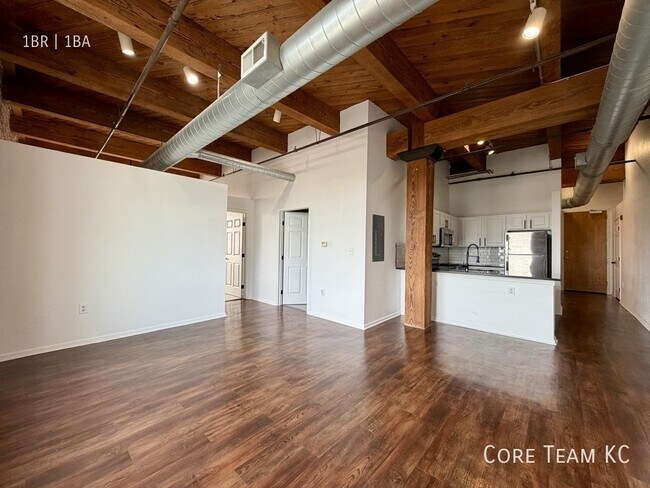 Building Photo - 202 W 5th St