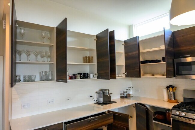 Building Photo - 4618 Nichols St