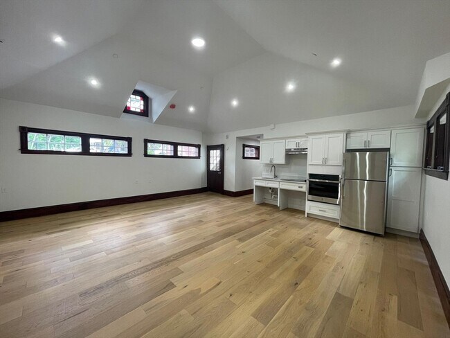 Building Photo - 41 Summer St