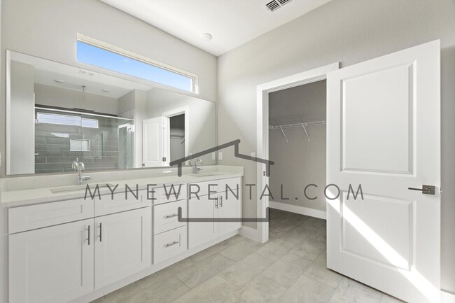 Building Photo - 25307 Alicante Dr