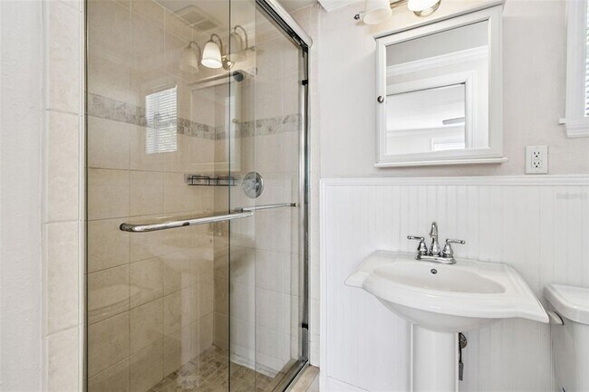 Building Photo - 6817 N Sterling Ave