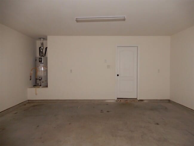Building Photo - 530 Broken Boulder St