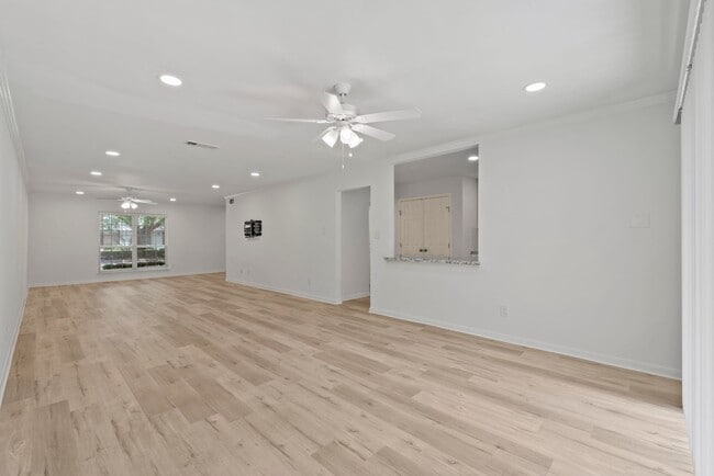 Building Photo - Stylish & Renovated Townhome in Prime West...