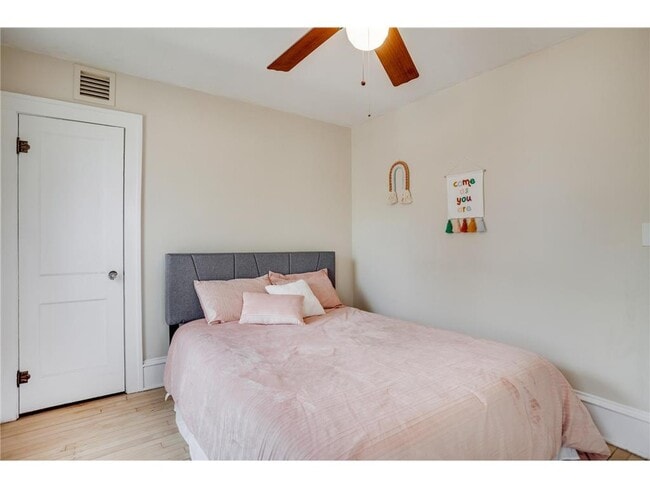 Building Photo - 3521 Girard Ave S