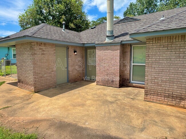 Building Photo - 3224 Little John Dr
