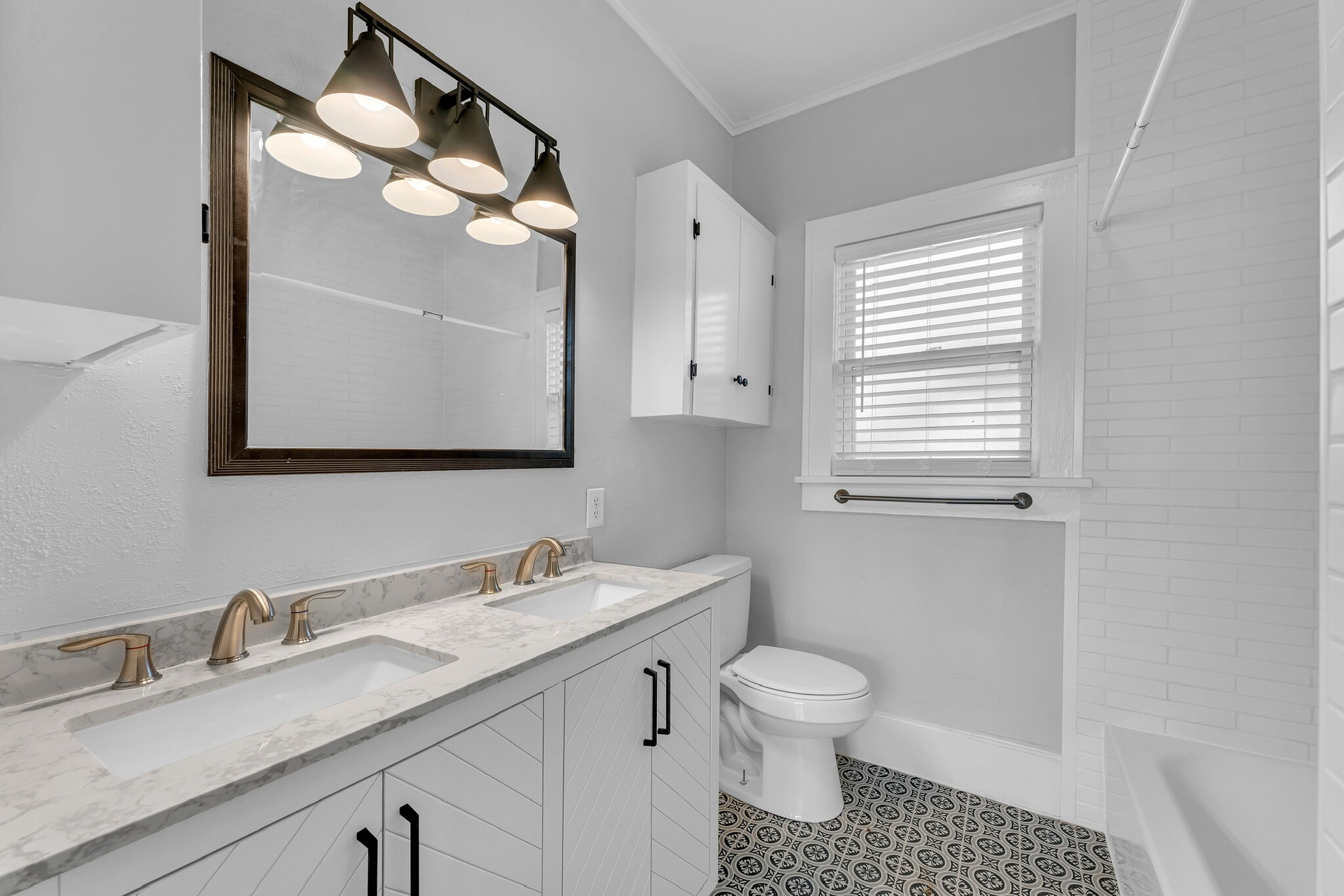 Building Photo - 811 N Lindell Ave