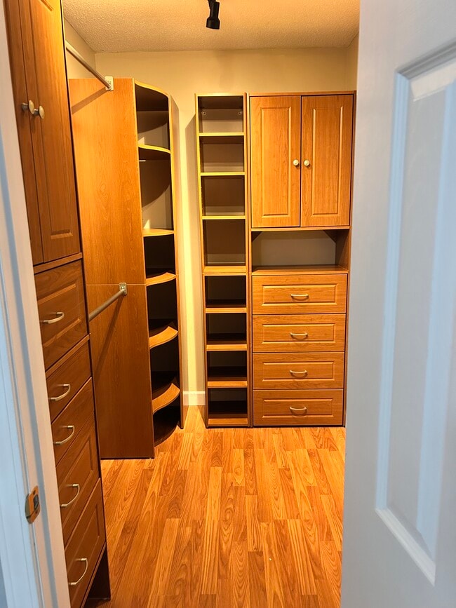 Building Photo - 426 Larkspur Ct