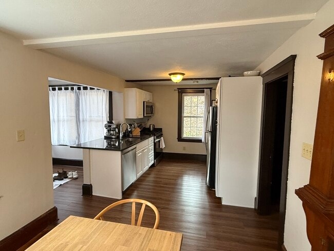 Building Photo - 27 Breakneck Hill Rd