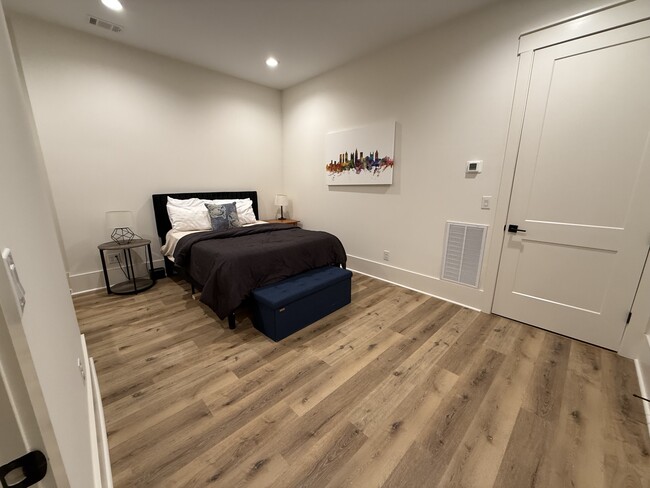 Building Photo - 1031 Pinehurst Dr