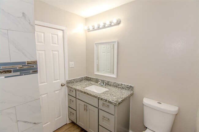 Building Photo - 1651 Northwood St