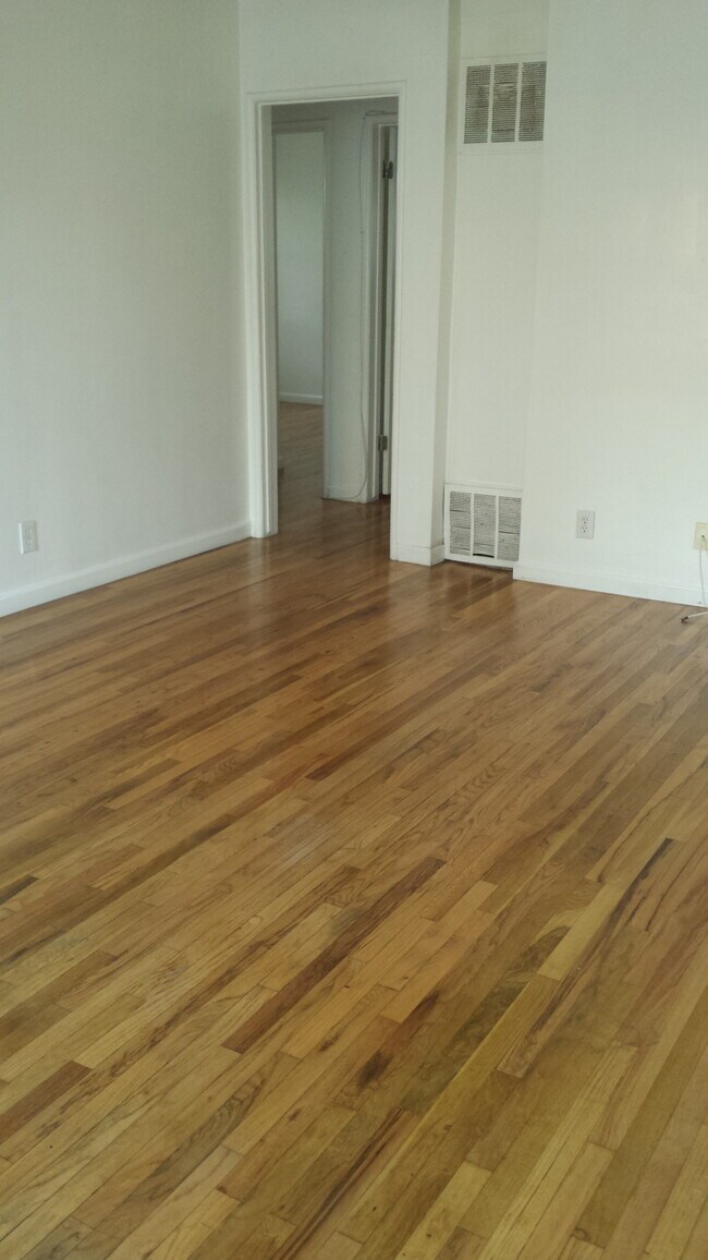 Living Room - 11259 Hatteras St