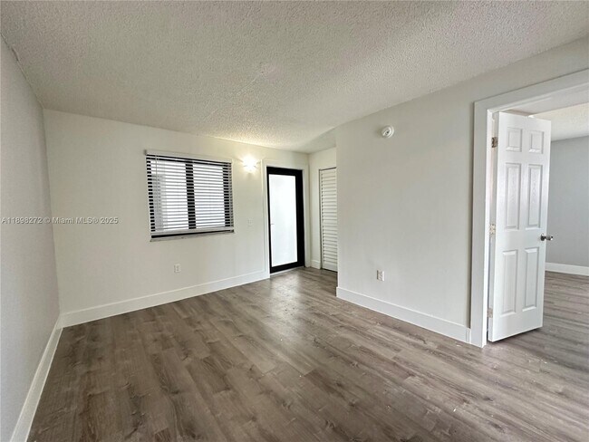 Building Photo - 529 SW 4th St