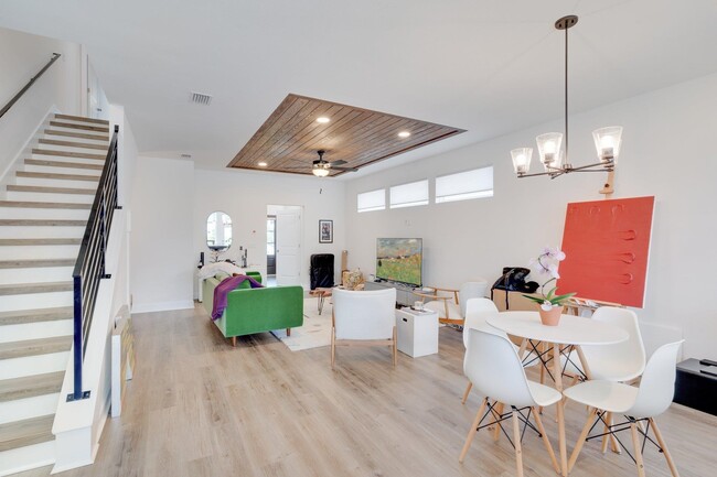 Building Photo - 5631 Fletcher Oaks Dr