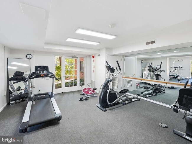 Building Photo - 4390 Lorcom Ln