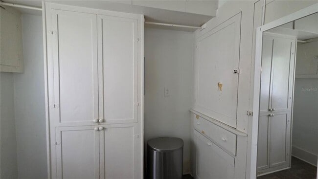 Building Photo - 606 Orange Ave