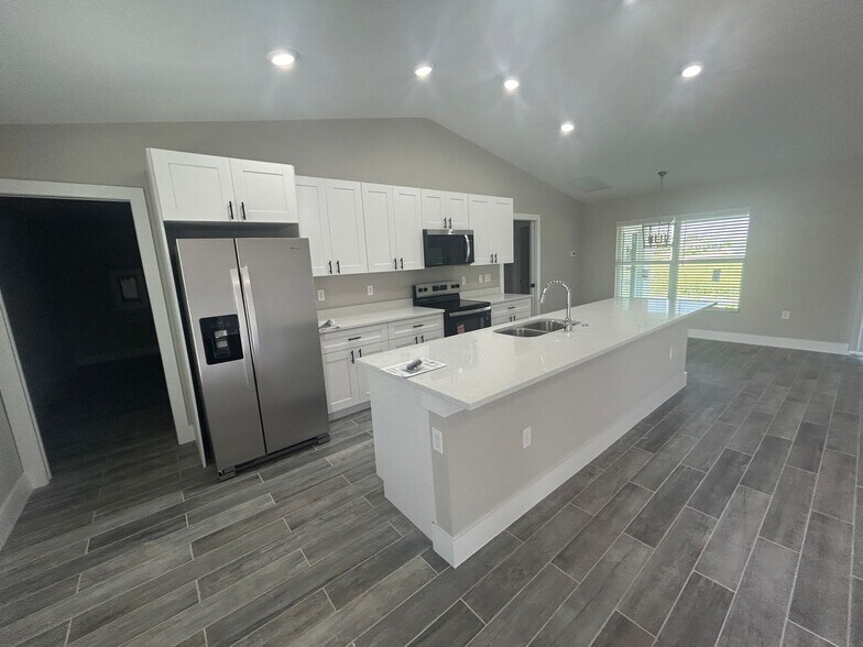 Building Photo - New Construction 4/2  Ready for occupancy