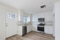 Building Photo - 4358-4360 Ocean View Blvd