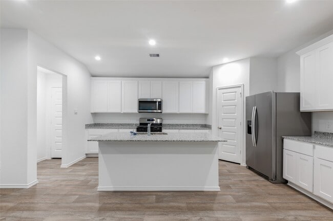 Building Photo - 7418 Elm Lndg Ln
