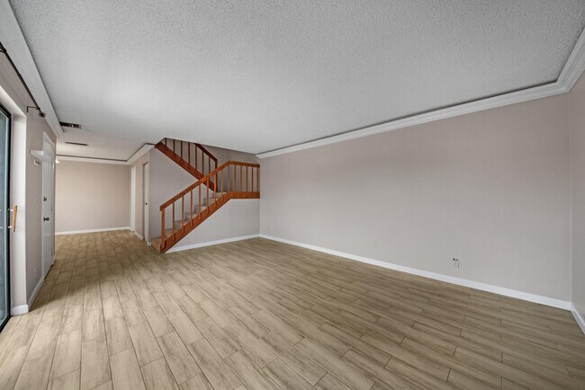 Building Photo - 388 Lake Arbor Dr